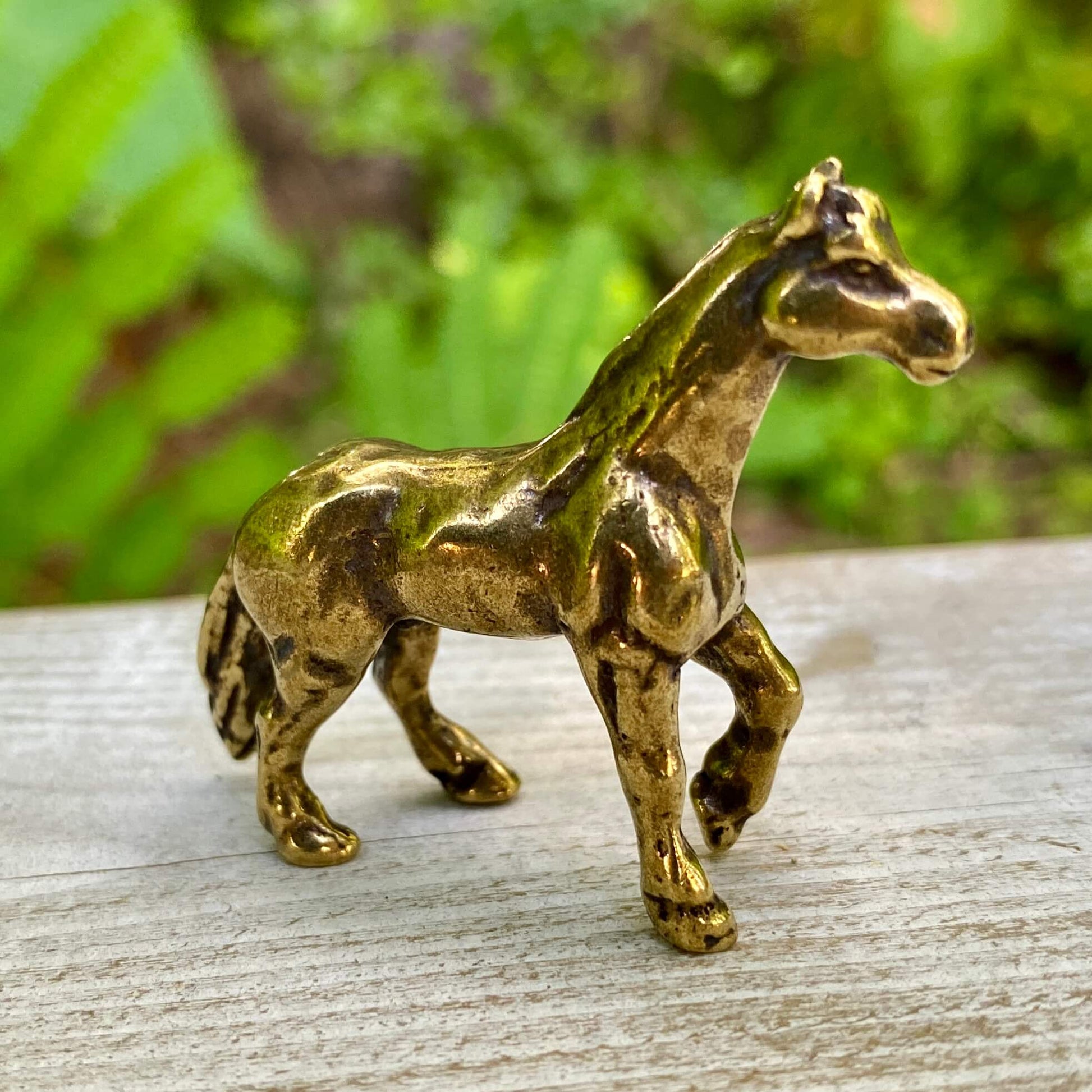 Handmade solid brass horse sculpture with elegant detail and timeless form. A beautiful tribute to strength and freedom in equine art.